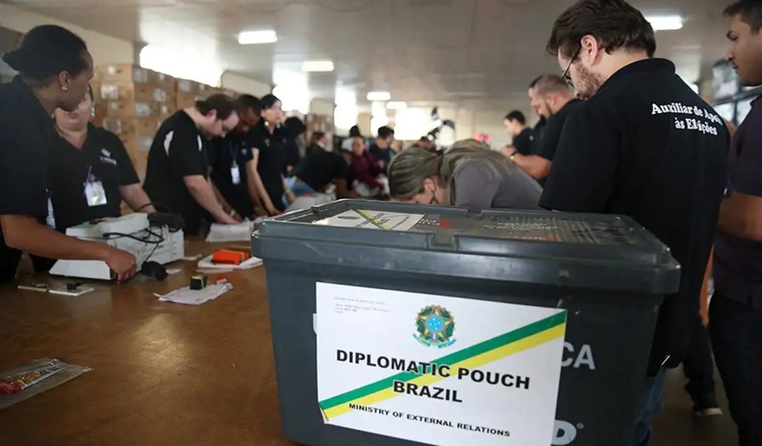 Quase 1 milhão de brasileiros no exterior poderão votar nas eleições