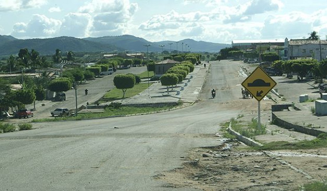 Justiça bloqueia R$ 2 milhões do prefeito de Canapi