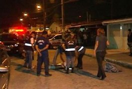 Dois morrem após atentado em bloco carnavalesco em Maceió