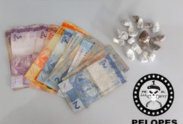 Com ajuda do Canil militar, polícia localiza drogas em residência e prende suspeito