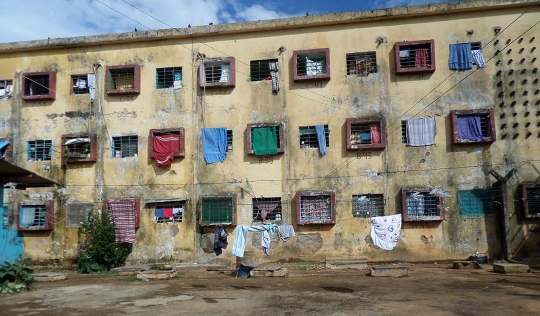 Cinco presos morrem e 35 ficam feridos em confronto em penitenciária em Goiás