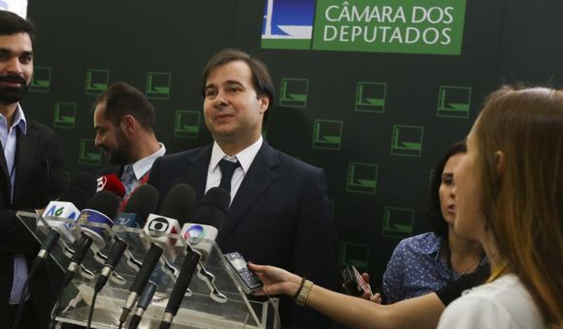 Deputado que faltar às sessões terá salário descontado, diz presidente da Câmara
