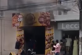 Incêndio atinge lanchonete no centro de Delmiro Gouveia, no Sertão alagoano