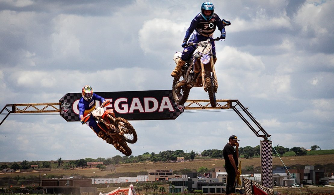 Adrenalina e emoção: Lago da Perucaba será palco da 10ª edição do Viva Motocross