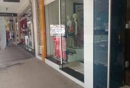 Homem se passa por cliente e furta celular de funcionária de loja em Arapiraca