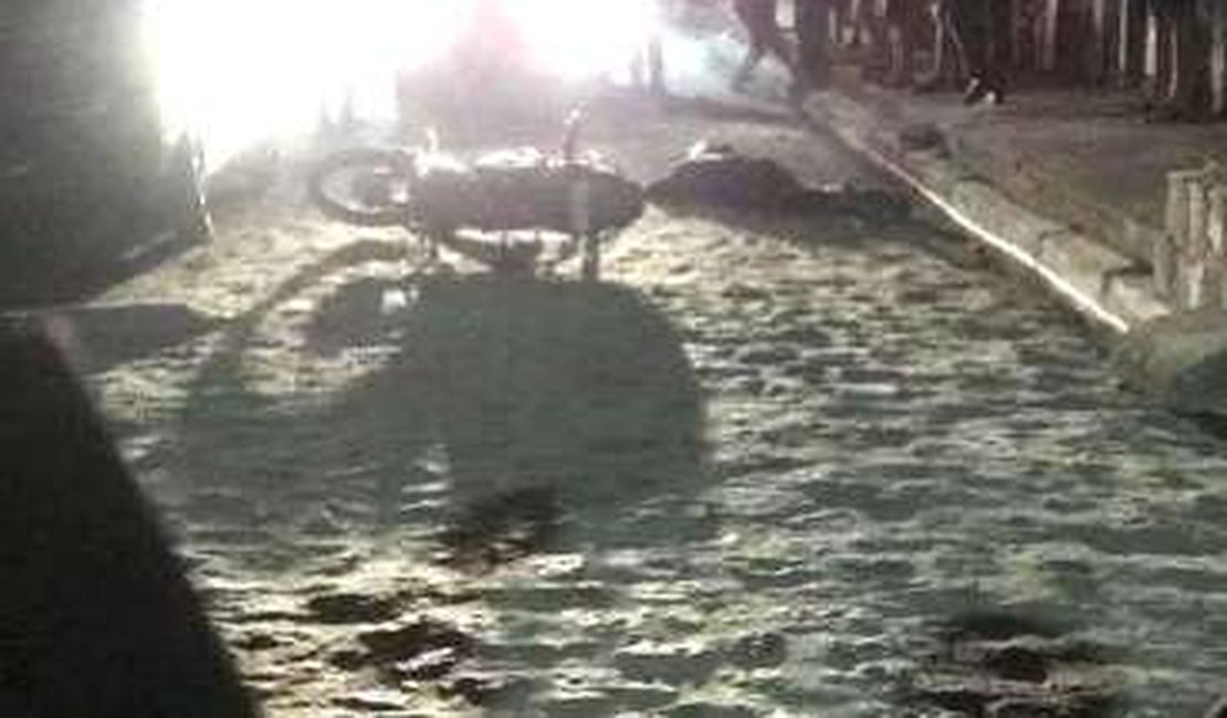 Jovem motociclista é assassinado com tiros no pescoço e cabeça e costas