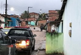 Duas operações policiais resultam em 31 prisões e apreensões de armas e drogas em Alagoas