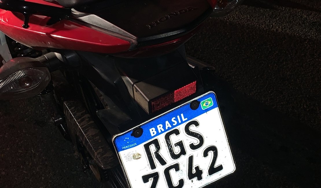 Assaltante em moto roubada percorre cinco bairros de Arapiraca ao fugir da polícia e acaba preso