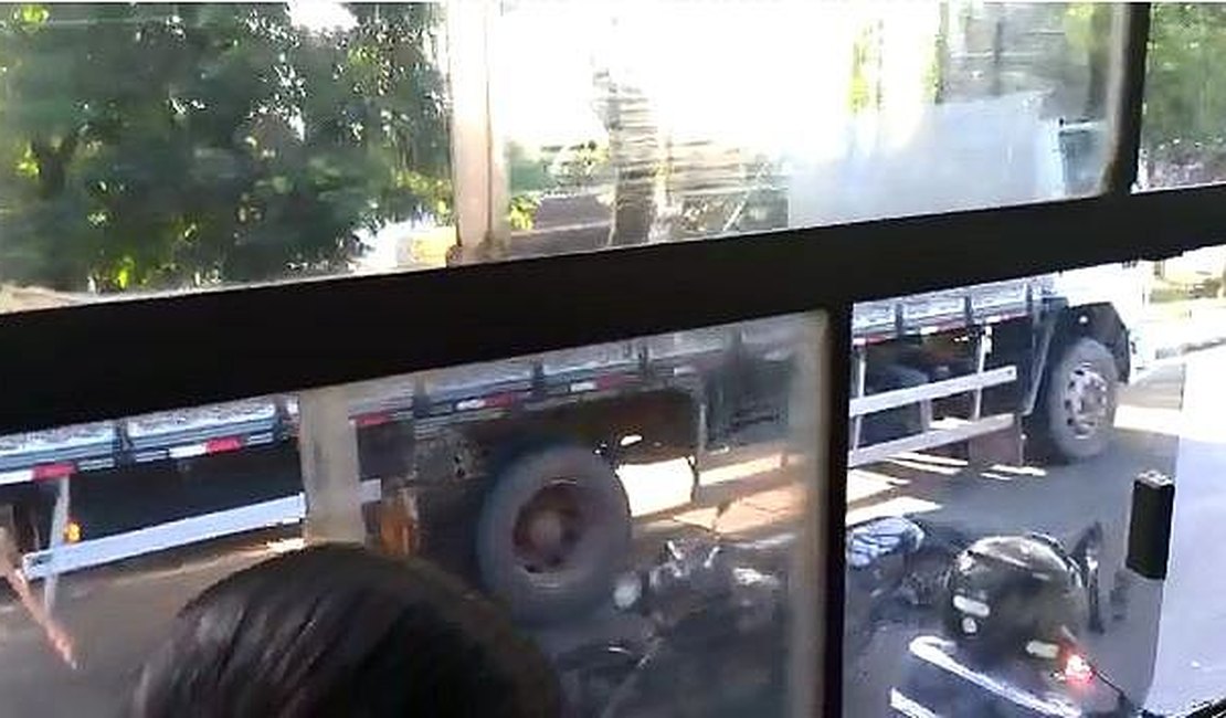Motociclista morre em grave acidente com caminhão em importante avenida de Maceió
