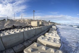 JHC anuncia avanço da obra de contenção da orla do Pontal, em Maceió