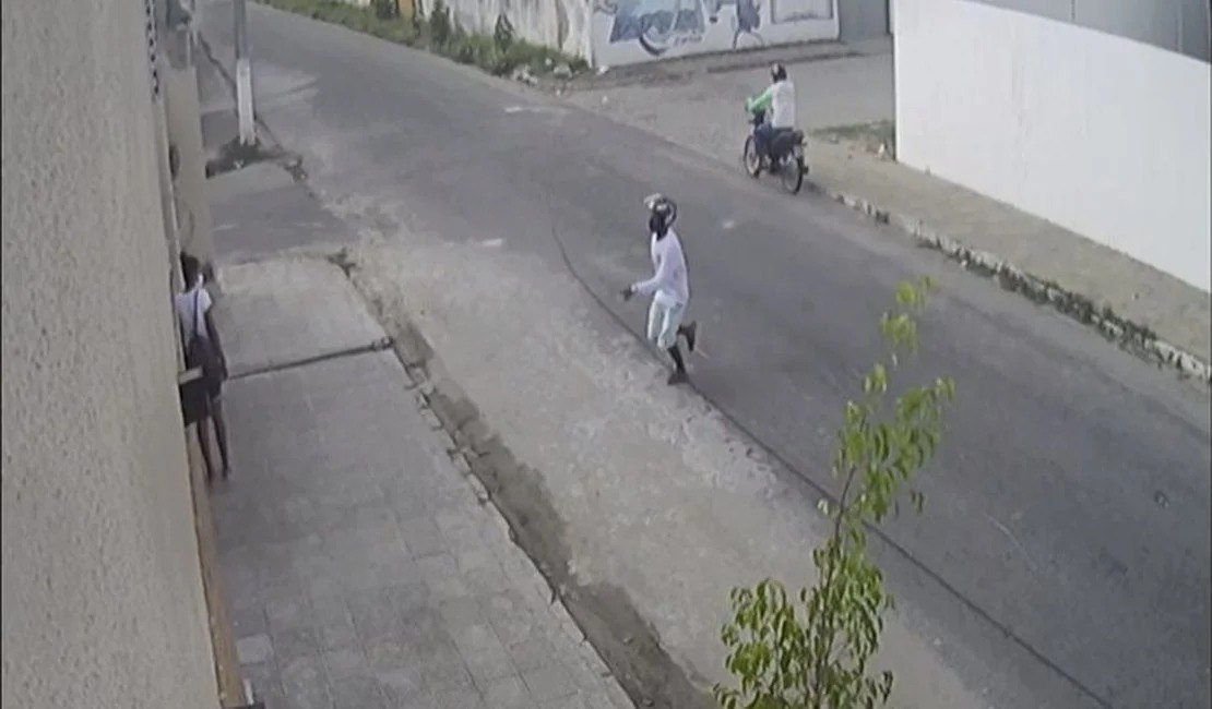 Vídeo. Dupla criminosa assalta diarista no Novo Horizonte, em Arapiraca