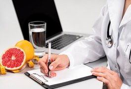 Especialista alerta para riscos de receitas que prometem fortalecer a imunidade em casa