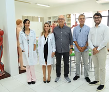 Prefeito Ronaldo Lopes visita instalações da faculdade de medicina de Penedo