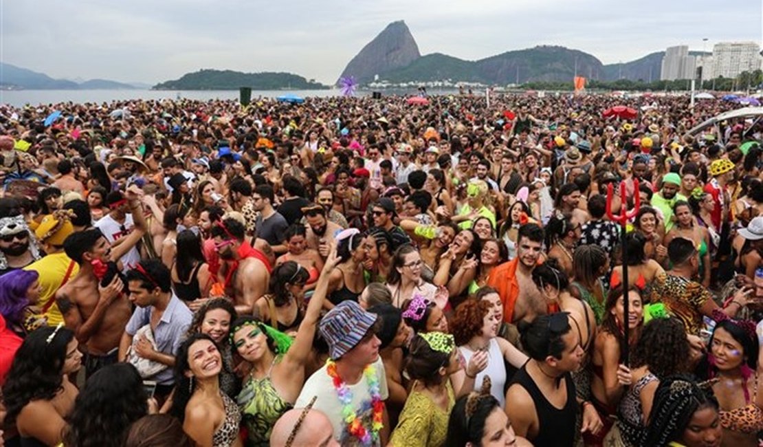 Brasil chega a 214,2 milhões de habitantes em 2026, diz IBGE