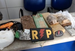 Policiais prendem um e apreendem maconha e cocaína durante ação no Feitosa