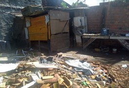 Vídeo: Morador de rua é brutalmente assassinado com mais de 30 facadas no bairro Primavera, em Arapiraca