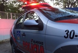 Adolescente de 14 anos é baleado à porta de casa no bairro do Jacintinho, em Maceió