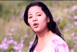 Grávida, Stefhany Absoluta fala de traição em novo clipe gospel