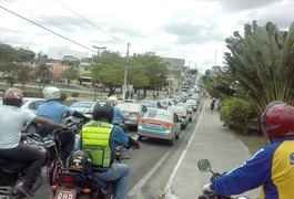 Taxistas realizam protesto em diversas ruas de Arapiraca