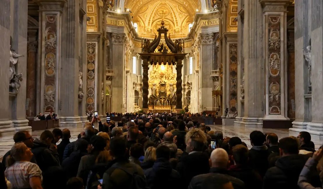 Vaticano proíbe tatuagens para trabalhadores da Basílica de São Pedro