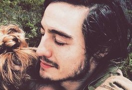 Isabelle Drummond faz viagem romântica com Tiago Iorc por Portugal e intriga fãs ao postar foto com anel de brilhante