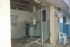 Criminosos explodem caixa eletrônico de agência bancária em Jundiá, AL