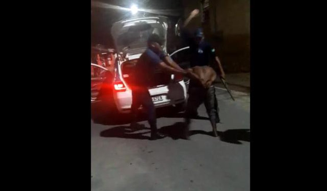 Vídeo. Guardas municipais de Branquinha são flagrados agredindo suspeito de arruaça