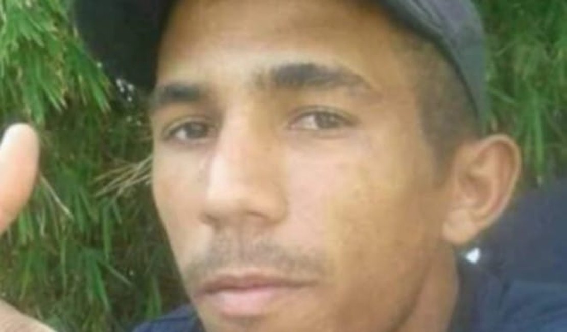Homem é assassinado após ser chamado no portão de casa por criminoso em Arapiraca