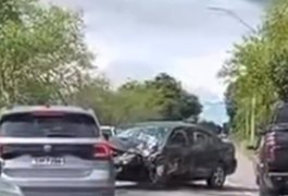 Colisão frontal entre dois carros deixa três feridos na BR-316, em Pilar