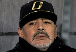 Com sangramento no estômago, Maradona é internado em hospital de Buenos Aires