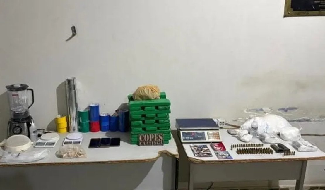 Ação policial apreende mais de 27kg de drogas e 70 munições em Arapiraca; homem foi preso em flagrante