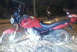 Moto furtada é encontrada abandonada no bairro Manoel Teles