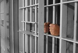 Homem invade residência da ex-esposa e quebra porta, janelas e móveis em Palmeira dos Índios