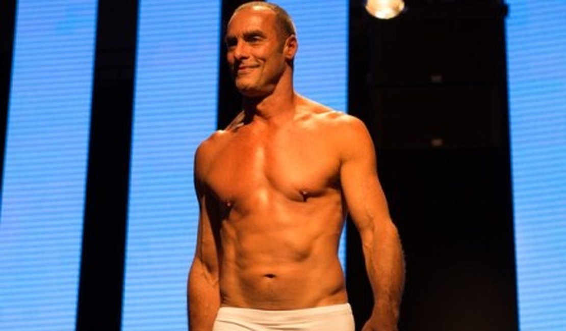 Após nudes, Paulo Zulu é destaque em desfile no interior de São Paulo