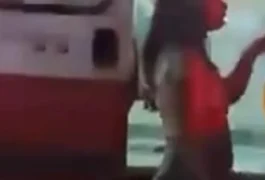 Menina de 7 anos foge e pede socorro a vizinhos após mãe esfaquear filha de 13 anos