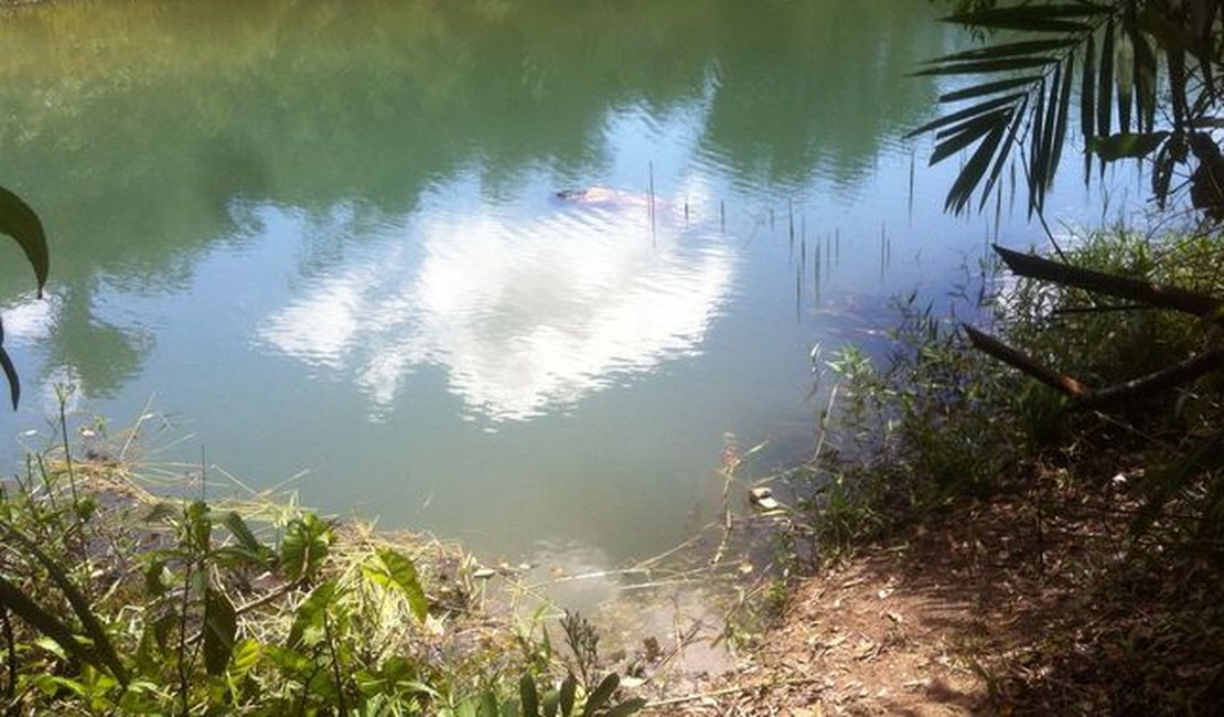Corpo é encontrado boiando em açude, em Alagoas