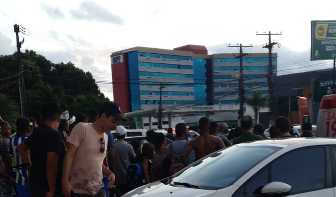Vítima de atentado em frente a fórum de Maceió morre no Hospital Geral do Estado
