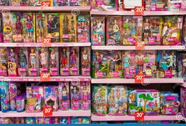 Mulher furta 25 bonecas avaliadas em cerca de R$ 4 mil em loja de brinquedos no shopping de Arapiraca