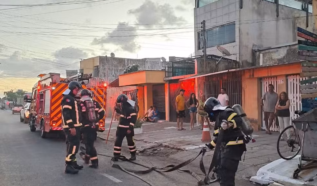 Incêndio atinge quarto de pousada em Maceió