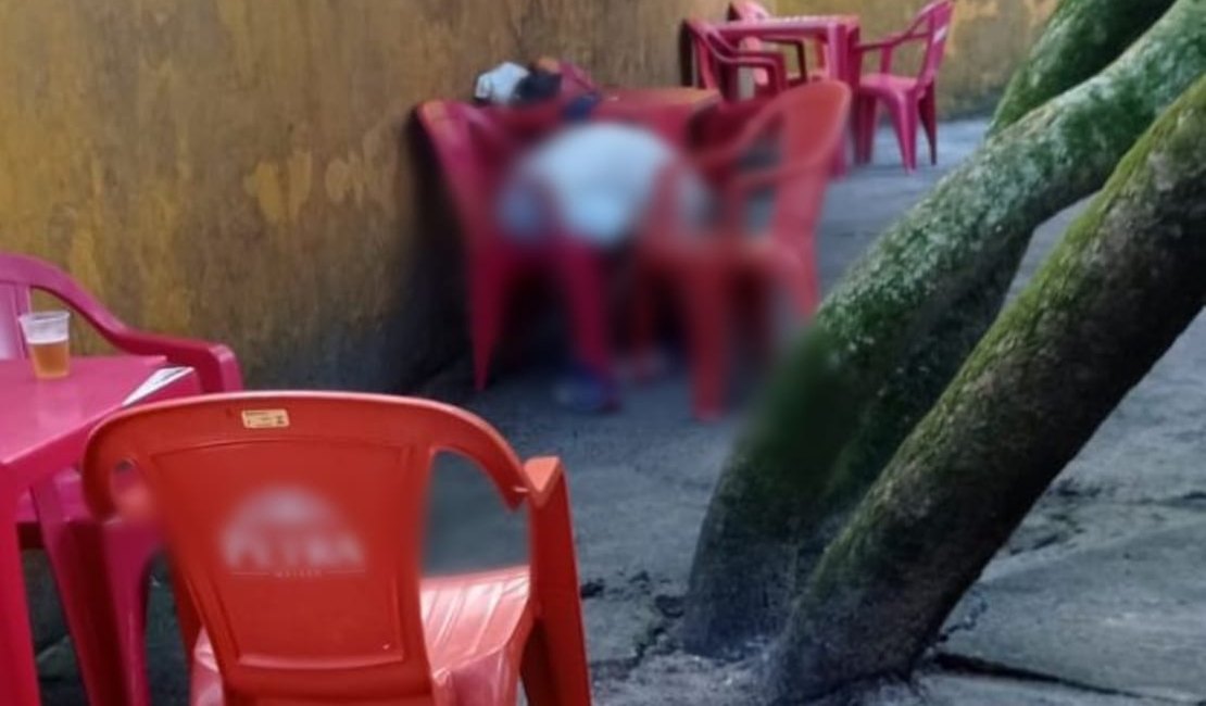 Idoso de 72 anos é morto a tiros em bar na cidade de Penedo