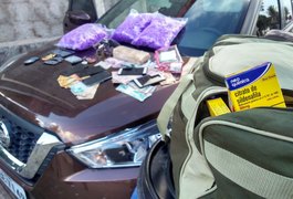 Homens são detidos com droga, veículo roubado e 230 caixas de viagra