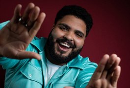 Humorista Paulo Vieira é confirmado no time do BBB 22