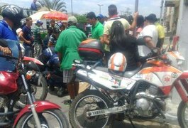 Acidente entre carro e moto é registrado no Parque Ceci Cunha, em Arapiraca