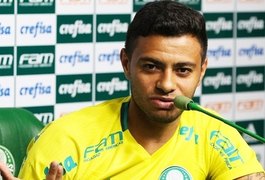 Ex-jogador do Palmeiras, Cleiton Xavier é preso por dívida de pensão alimentícia, em Alagoas