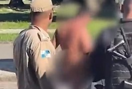 Motorista de aplicativo fica com câmbio de carro preso ao ânus