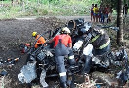 Adolescente de 17 anos morre após veículo que conduzia bater em carreta na BR-101, em Joaquim Gomes