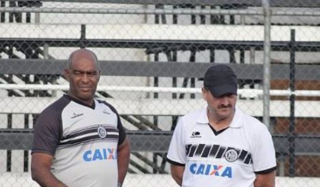 Leandro Campos relacionou 20 jogadores para duelo contra o Joinvile