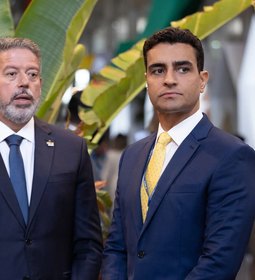 Restando poucas horas para o fim do prazo de registro das candidaturas, uma conclusão já pode ser tirada: JHC termina a pré-campanha derrotado