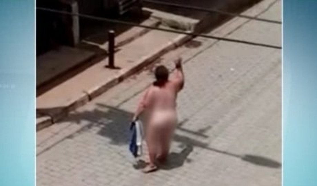 Peladona da Estrutural:  mulher anda nua e xinga moradores de rua movimentada no DF