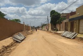 Prefeitura inicia obras de pavimentação no bairro Santa Esmeralda